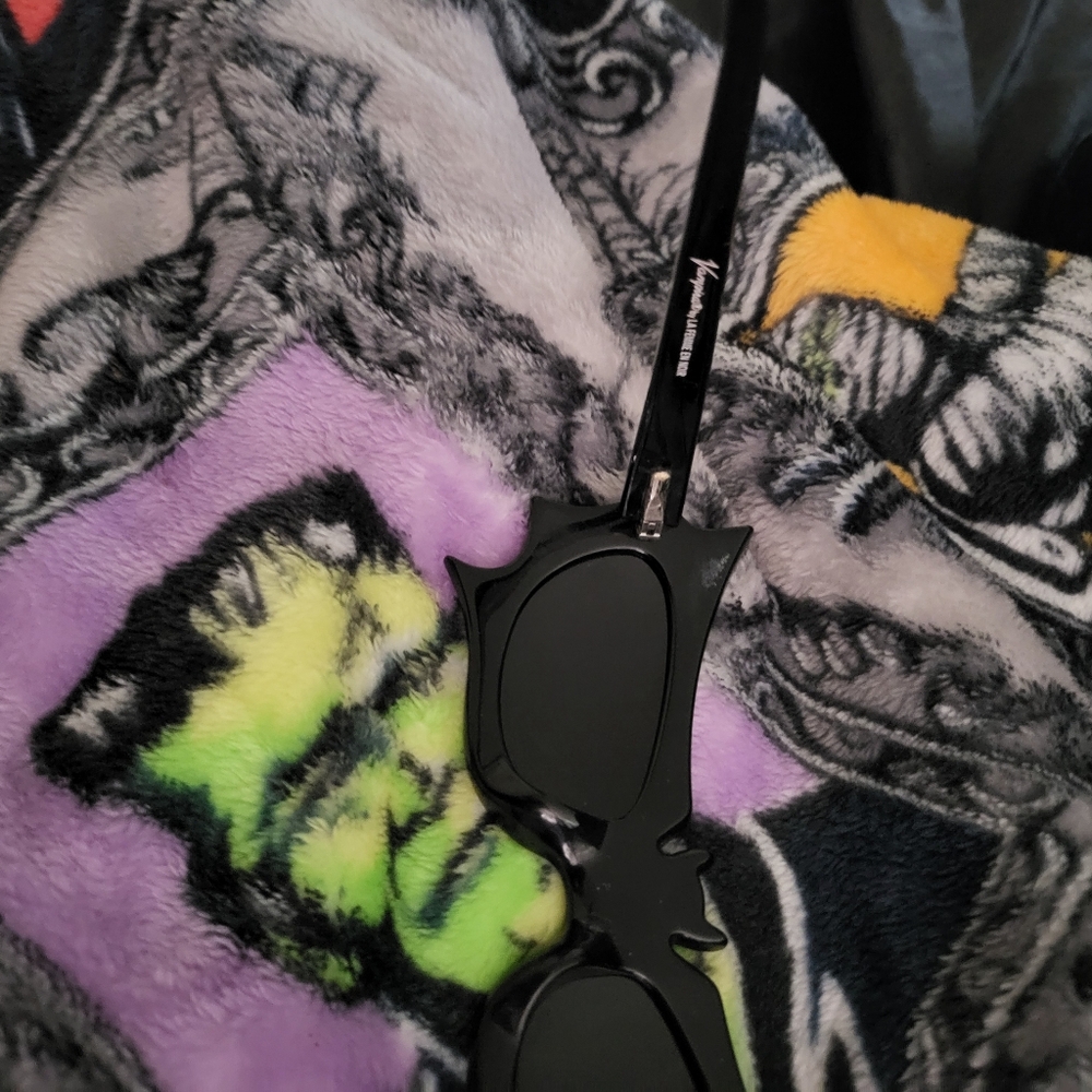 Vampira® Bat Glasses in Black by La Femme En Noir Soldout - Picture 7 of 9